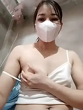 Snapshot of ladzy_sexy chatting on December 3, 1:13 am ladzy sexy online show from December 3, 1:13 am