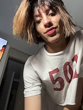 SiaraRealist online show from March 11, 1:55 am