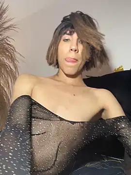 SiaraRealist online show from April 4, 9:45 pm