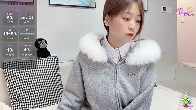 Snapshot of Alyssa-8 chatting on March 17, 11:19 pm Alyssa-8 online show from March 17, 11:19 pm