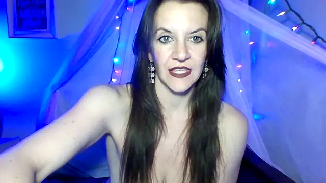 easy briezy online show from December 19, 7:37 am