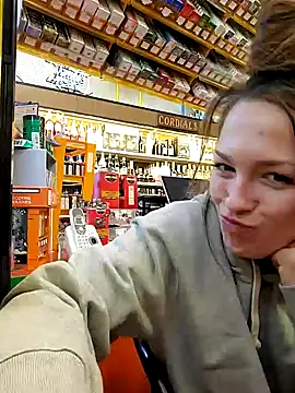 Snapshot of Cassaroll333 chatting on February 1, 4:49 pm Cassaroll333 online show from February 1, 4:49 pm