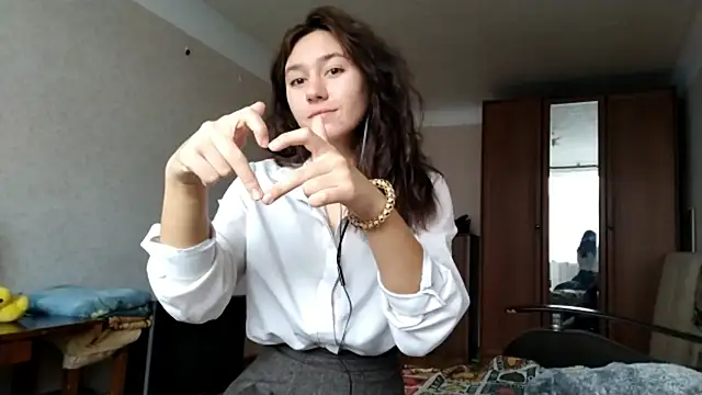 MiaLovelyOne online show from October 18, 7:20 am