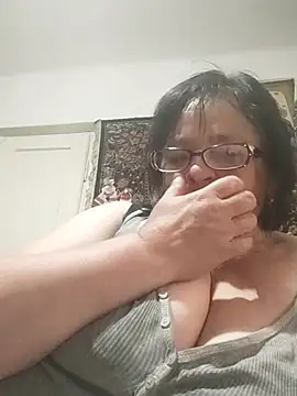 Snapshot of MilaCold5443 chatting on June 3, 5:43 am MilaCold5443 online show from June 3, 5:43 am