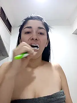 Snapshot of AbbyLewiis chatting on November 4, 11:09 am AbbyLewiis online show from November 4, 11:09 am