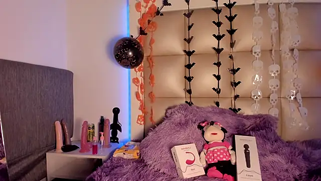 Snapshot of Mia_Petitejs chatting on October 20, 3:29 am Mia Petitejs online show from October 20, 3:29 am