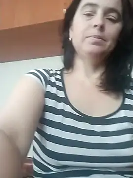 Snapshot of Ella-433 chatting on January 18, 8:07 am Ella-433 online show from January 18, 8:07 am