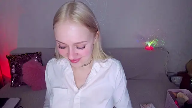 Snapshot of CeaneLino chatting on February 11, 4:12 pm CeaneLino online show from February 11, 4:12 pm