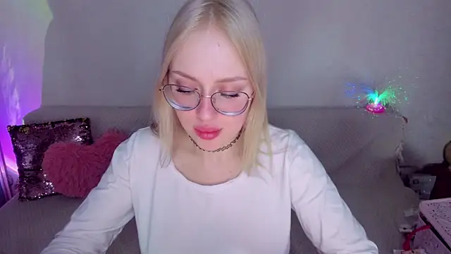 Snapshot of CeaneLino chatting on February 13, 7:32 pm CeaneLino online show from February 13, 7:32 pm