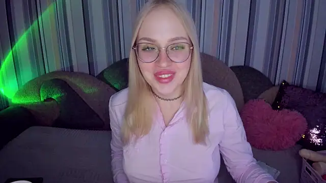 Snapshot of CeaneLino chatting on February 22, 3:21 pm CeaneLino online show from February 22, 3:21 pm