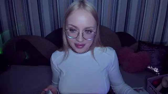 Snapshot of CeaneLino chatting on February 23, 6:27 pm CeaneLino online show from February 23, 6:27 pm