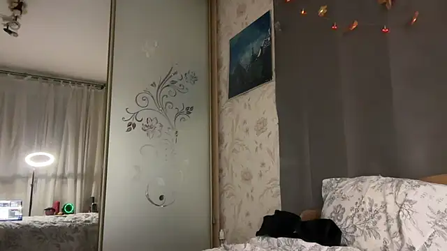 Snapshot of Crave_Elise chatting on November 12, 12:00 am Crave Elise online show from November 12, 12:00 am