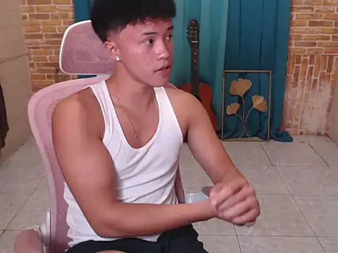 Snapshot of ur_naughtyboy_patrick chatting on October 31, 2:07 pm ur naughtyboy patrick online show from October 31, 2:07 pm