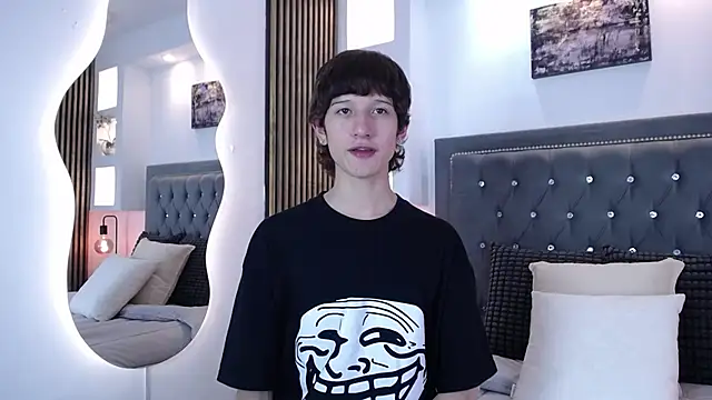 Emo Boy  online show from March 6, 8:05 pm