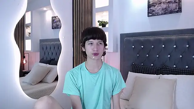 Emo Boy  online show from March 24, 8:14 pm