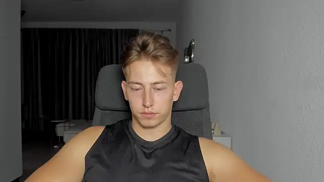 Snapshot of find0m_master chatting on October 15, 8:20 pm find0m master online show from October 15, 8:20 pm