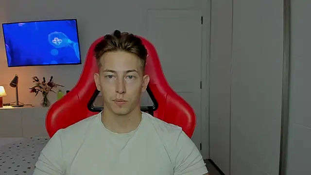 Snapshot of find0m_master chatting on October 18, 3:13 pm find0m master online show from October 18, 3:13 pm