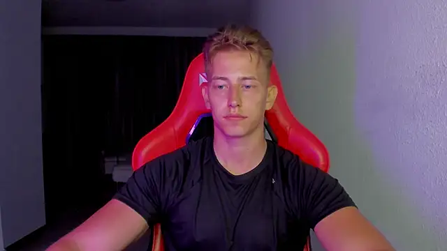 Snapshot of find0m_master chatting on November 9, 7:34 pm find0m master online show from November 9, 7:34 pm