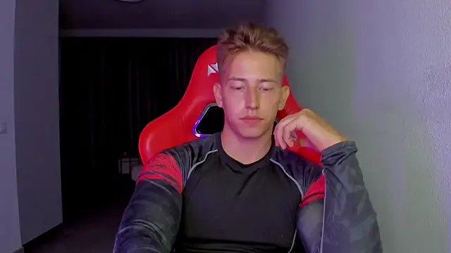 Snapshot of find0m_master chatting on November 12, 8:41 pm find0m master online show from November 12, 8:41 pm