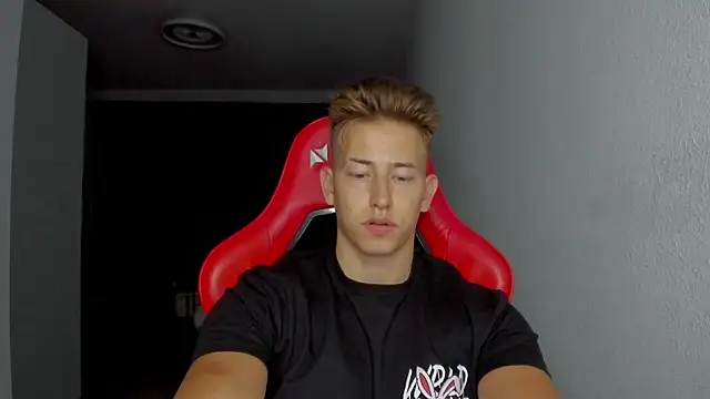 Snapshot of find0m_master chatting on November 23, 9:47 pm find0m master online show from November 23, 9:47 pm