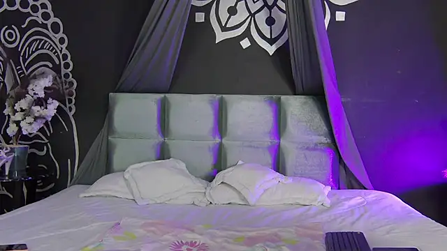 Aranzza Ross online show from December 2, 8:37 pm