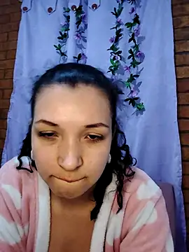 Snapshot of Miacollins12 chatting on October 14, 6:47 am Miacollins12 online show from October 14, 6:47 am