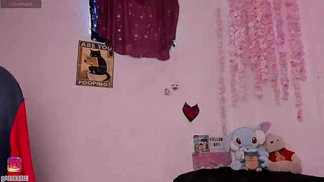 Emilycollei online show from November 25, 1:44 pm