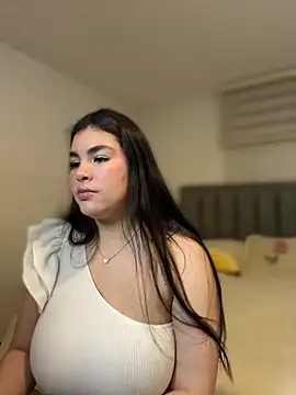 Snapshot of Isabella_LaRue chatting on February 16, 7:43 pm Isabella LaRue online show from February 16, 7:43 pm