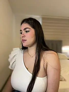 Isabella LaRue online show from May 12, 7:44 pm