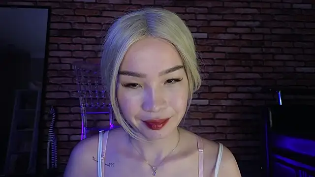 Snapshot of saya_li1 chatting on November 10, 7:46 pm saya li1 online show from November 10, 7:46 pm