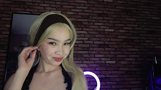 Snapshot of saya_li1 chatting on December 5, 4:32 am saya li1 online show from December 5, 4:32 am