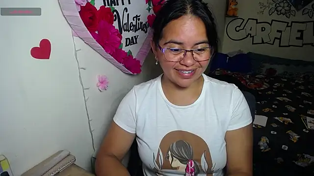 Snapshot of Miss__kendra_ chatting on June 17, 1:30 am Miss kendra online show from June 17, 1:30 am