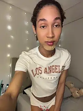 Chloe Celeste online show from August 4, 1:53 am