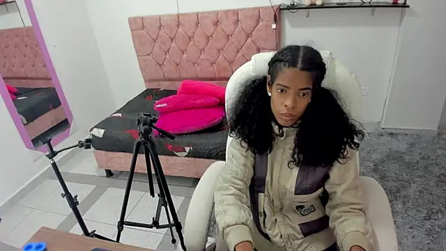 thianahorny online show from December 19, 10:44 am