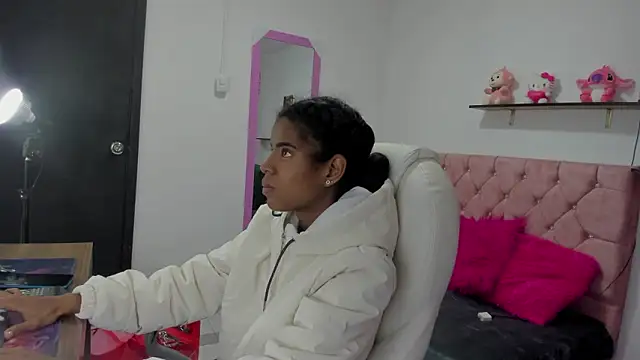 thianahorny online show from February 4, 11:16 am