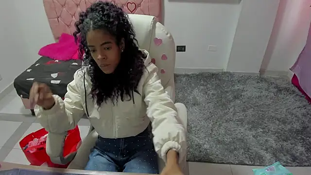 thianahorny online show from February 17, 12:45 pm