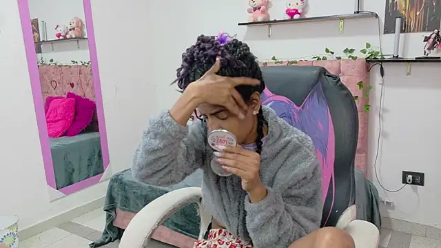 thianahorny online show from April 2, 1:42 pm