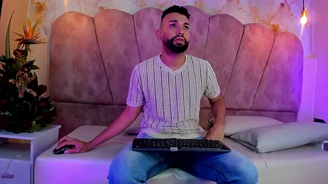 onlymen2025 online show from October 8, 1:31 pm