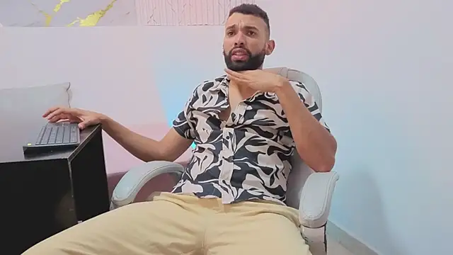 onlymen2025 online show from December 3, 10:41 pm