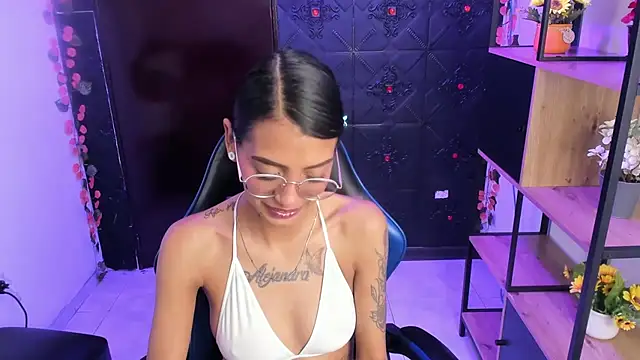 Snapshot of KarlaSlutSkinny__ chatting on July 19, 6:00 pm KarlaSlutSkinny online show from July 19, 6:00 pm