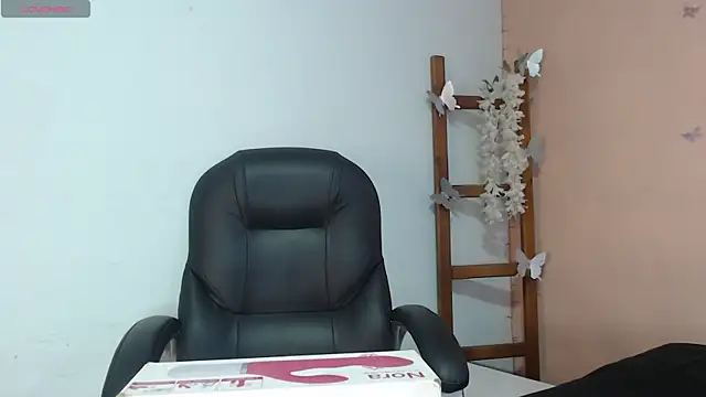 SweetRenata  online show from November 26, 11:22 am