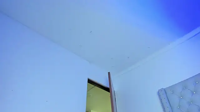 Snapshot of ChocoBunny1 chatting on November 11, 4:34 am ChocoBunny1 online show from November 11, 4:34 am