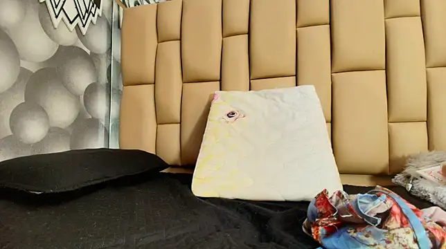 hannah teehn online show from October 16, 7:04 pm