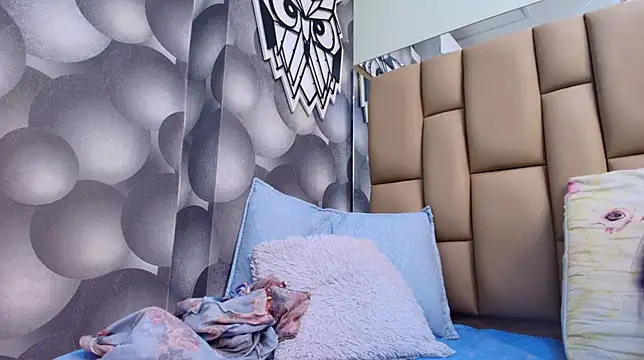 hannah teehn online show from October 18, 7:03 pm