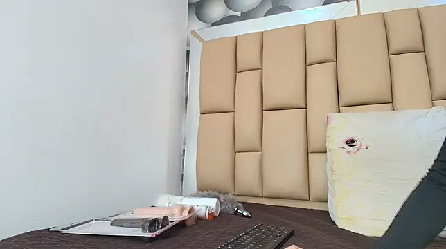 hannah teehn online show from November 22, 7:02 pm