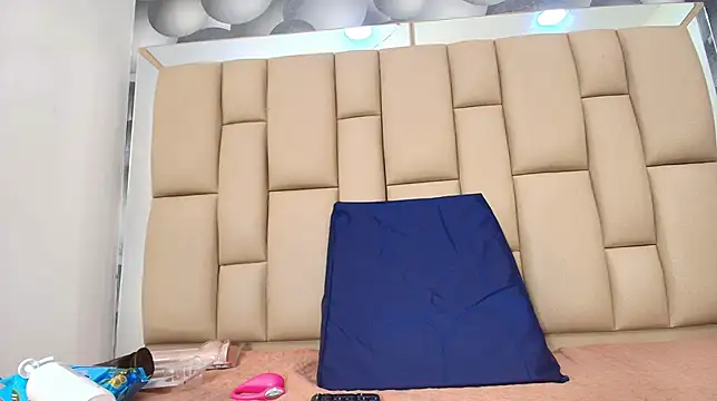 hannah teehn online show from November 25, 7:14 pm