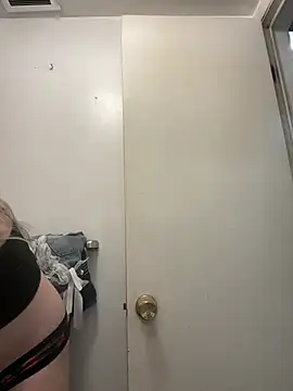 lexuslover687 online show from March 31, 3:52 am