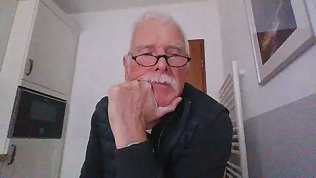 super-snoopy online show from April 13, 9:15 am