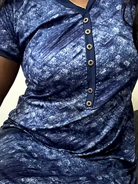 Snapshot of Tamilmallu-duskygirl03 chatting on November 9, 6:06 pm Tamilmallu-duskygirl03 online show from November 9, 6:06 pm