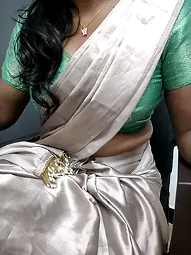 Snapshot of Tamilmallu-duskygirl03 chatting on November 27, 7:21 am Tamilmallu-duskygirl03 online show from November 27, 7:21 am